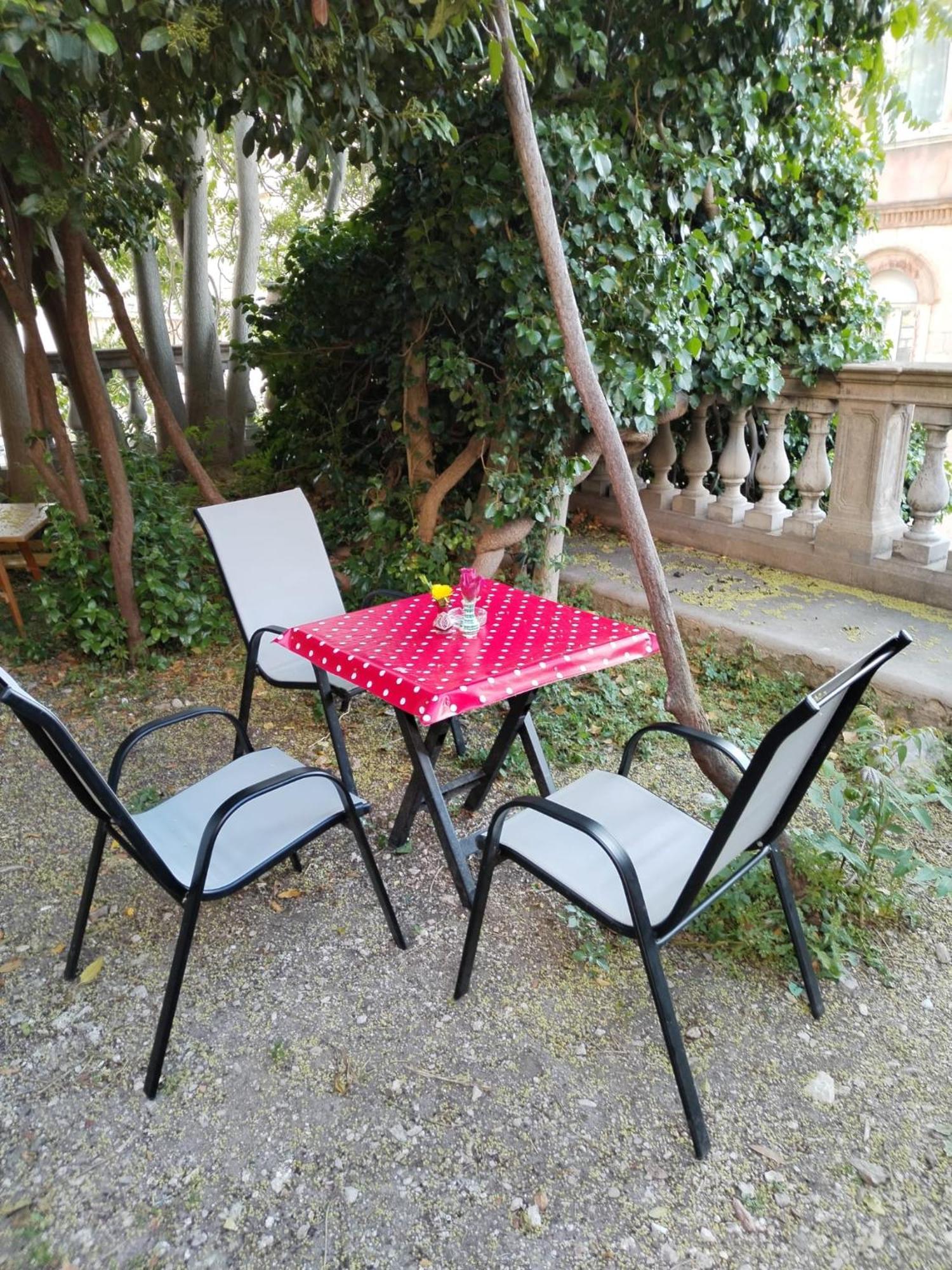 Garden In The Center Apartment Split Exterior photo